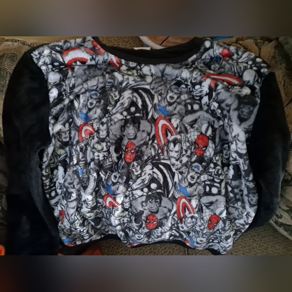 Marvel fuzzy Sweater